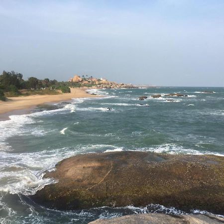 Yala Waves Beach Resort Kirinda  Exterior photo