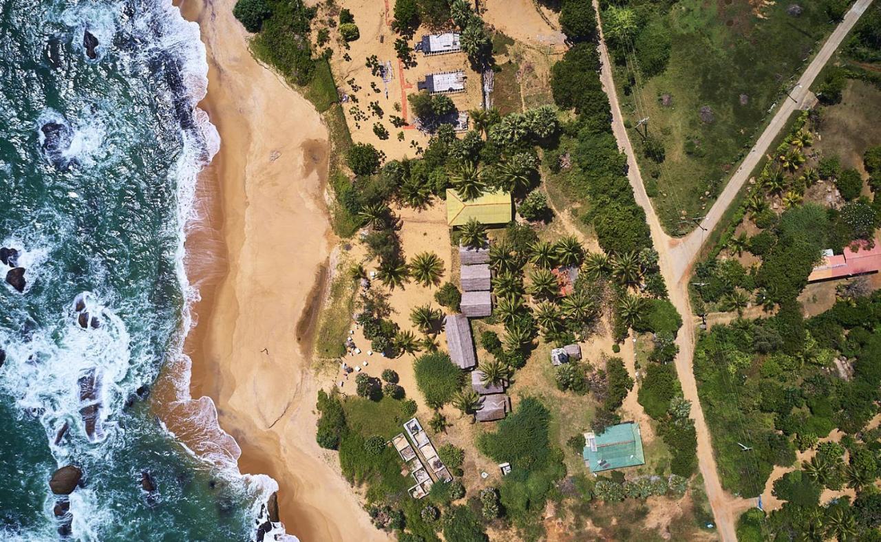 Yala Waves Beach Resort Kirinda  Exterior photo