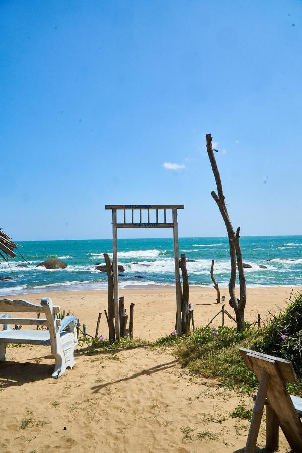 Yala Waves Beach Resort Kirinda  Exterior photo